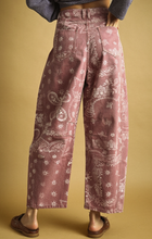 Load image into Gallery viewer, BERRY ROUGE PAISLEY JEANS

