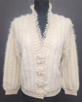 CRM FLWR BUTTN CARDI